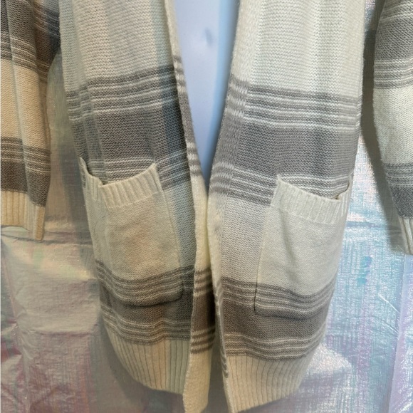 Lane Bryant plus size Open Front Cardigan Sweater.Color:off white and light gray - Picture 2 of 9